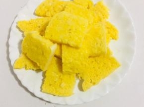 依次把所有的馍片都裹完，摆在盘子里！