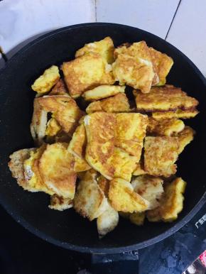 倒入煎好的馍片！