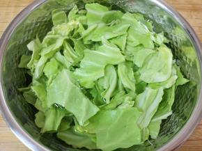 放在水里浸泡10分钟左右。