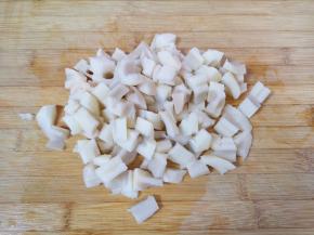 切成小丁。