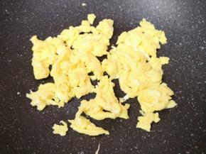 炒熟盛出备用。