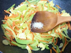 放蘑菇精增加口感。