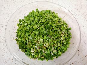 放入肉馅里面。