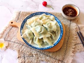 根据自己的口味调个蘸汁就可以开吃啦！