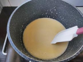 小火加热，让全部食材融合均匀。