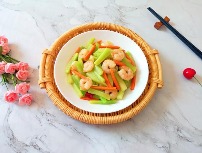 莴笋炒虾仁