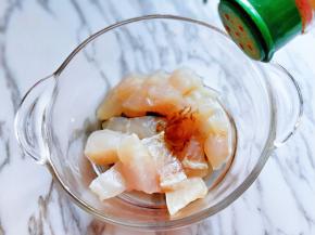 再加入十三香。