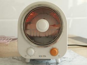 放入预热好的烤箱，转155度，烤30分钟，烤5分钟后，加盖锡纸直到烤完。
烤好取出，冷凉，就酥脆了！