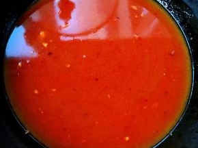 添加适量清水或高汤煮开