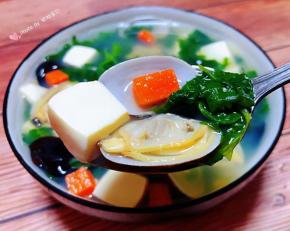 花蛤豆腐入口即化鲜嫩可口混搭着芹菜叶的清香味道简直就是一极棒