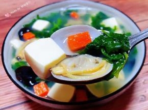 花蛤豆腐入口即化鲜嫩可口混搭着芹菜叶的清香味道简直就是一极棒