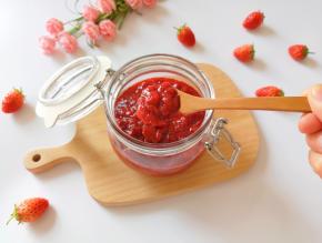 自己熬制的草莓果酱无添加更健康。