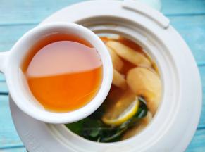 放温后加入一勺蜂蜜搅拌均匀即可。