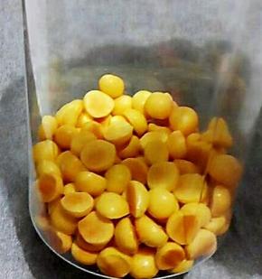 烤好后晾凉放入密封的瓶中。如果你家宝宝不到一岁就不要加糖。