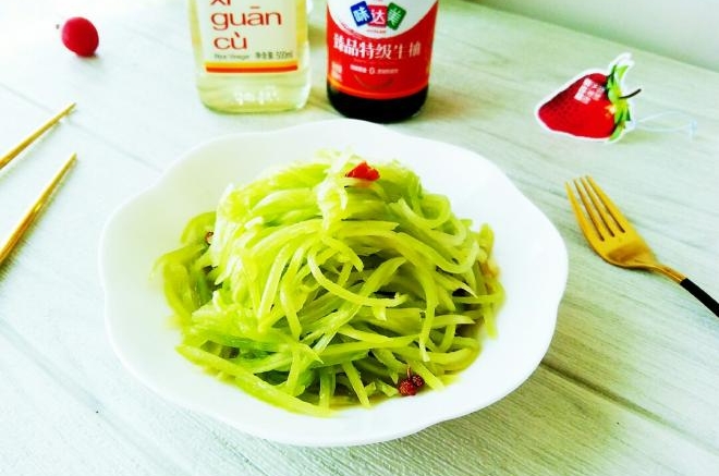 凉拌莴笋丝