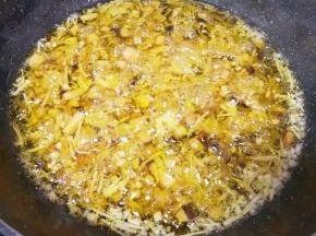 继续中小火炸5分钟左右。