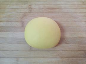 揉成光滑的面团。