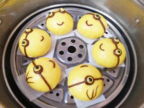 小黄人馒头出锅了。