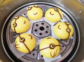 小黄人馒头出锅了。