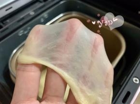 能拉出透明的薄膜。