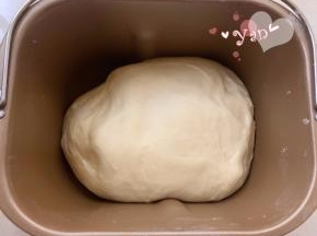 发酵至2倍大，手指蘸粉在中间戳个洞不回缩不坍塌说明面已发好。