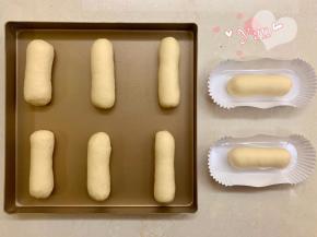 依次放入烤盘，面团之间要留有足够的间距。