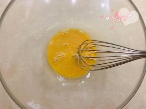 再加入牛奶搅匀。