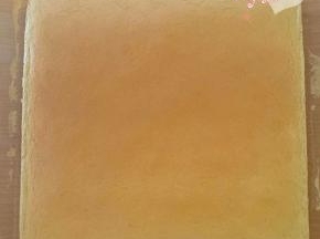 出炉立即提着油布移到晾网上。