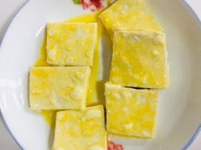 依次把所有的豆腐都裹完！