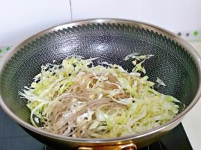 小火翻炒均匀。