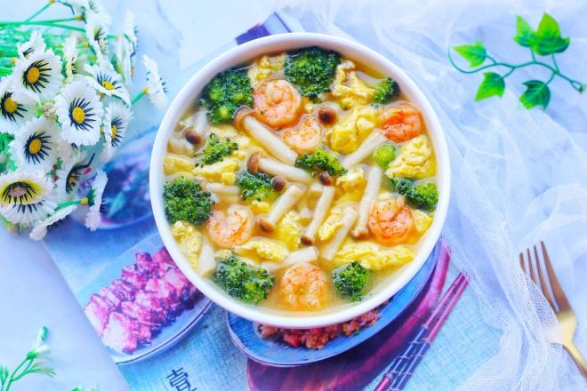 西兰花虾仁菌菇汤