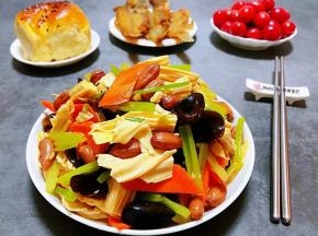 搭配炸鱼、面包、圣女果一起吃美味极了