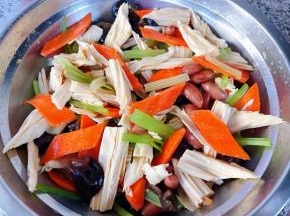 所有的调味料拌匀入味即可享用