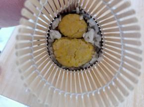 利用卷帘卷起，顺便调整一下，握一会定型后就可以切了