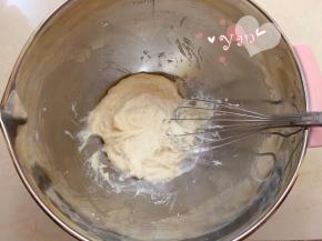 筛入低粉“之”字形混合均匀。