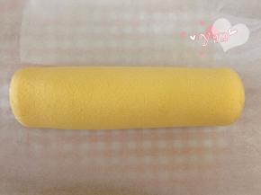 卷起来，放冰箱冷藏半小时定型。