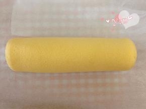 卷起来，放冰箱冷藏半小时定型。