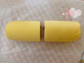 冷藏后切成两份。