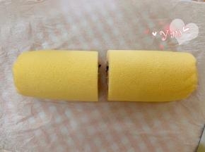 冷藏后切成两份。