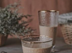 再倒入奶茶。
