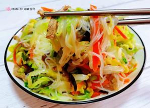 卷心菜和粉丝入口清新爽口美味无比