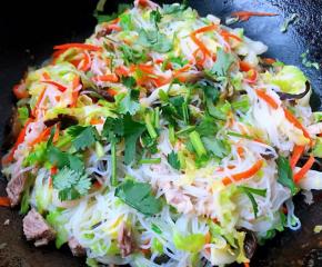 最后撒上香菜匀提鲜