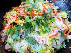 最后撒上香菜匀提鲜