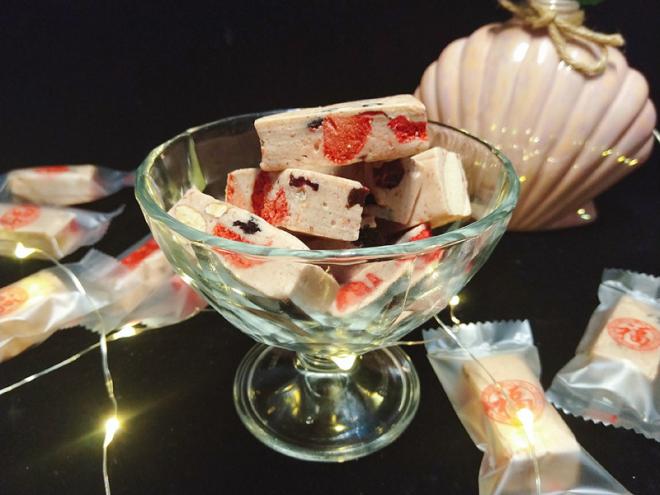 草莓什锦牛轧糖