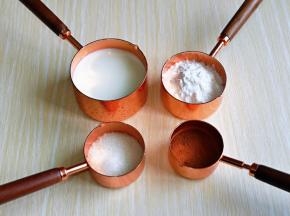 准备食材并称重，这个量我做了10小奶球，每个25克左右。