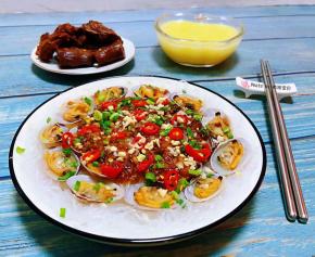 搭配麻辣鸭脖和小米粥一起吃好吃到爆