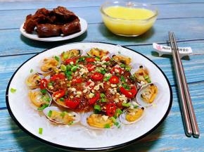 搭配麻辣鸭脖和小米粥一起吃好吃到爆