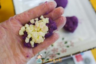 一岁以上的孩子可以加入一些奶酪，如果你能找到高钙低钠的原制奶酪也可以给10个月的孩子吃。一个馅20g