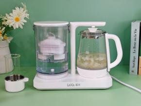 选择一键加水，将过滤好的水直接注入，启动果茶功能，煮15分钟。(熬到后面比较粘稠时，如果感觉会溢出来，可以把盖子开着煮。)