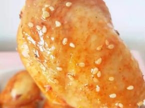 放入烤箱继续烤20分钟左右，用筷子能轻易扎透就是熟了 取出享用吧